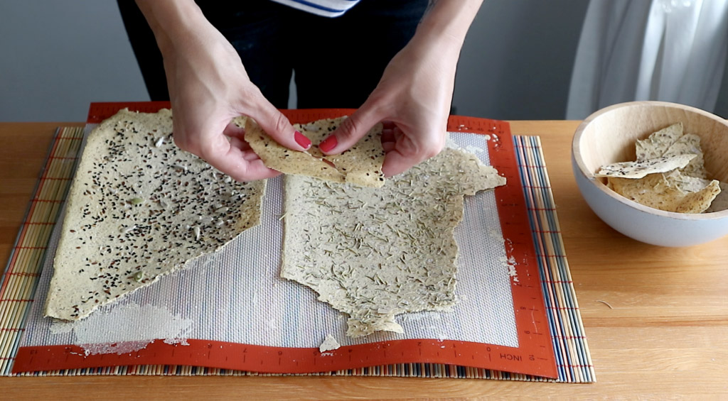 Seeded and herbed crackers